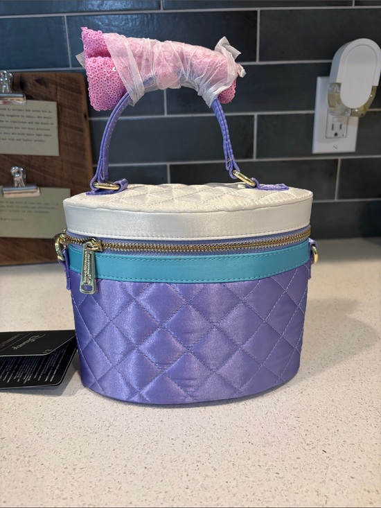 Loungefly Handbags - Daisy Duck Quilted Crossbody NWT